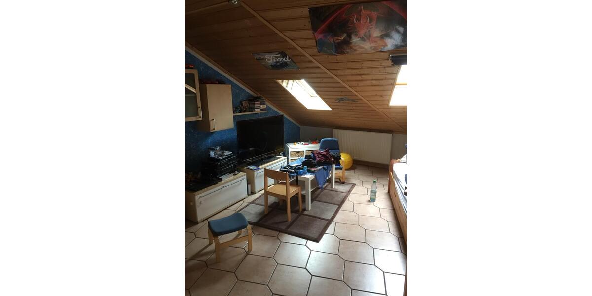 Dachgeschoßwohnung Ranstadt - 6 Zimmer, 210 m&sup2;, 250.000&euro; | Angebot:25871007