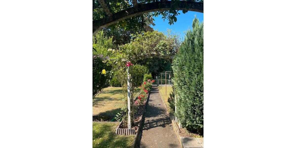 Doppelhaushälfte Frankfurt am Main Bonames - 8 Zimmer, 170 m&sup2;, 610.000&euro; | Angebot:26050197