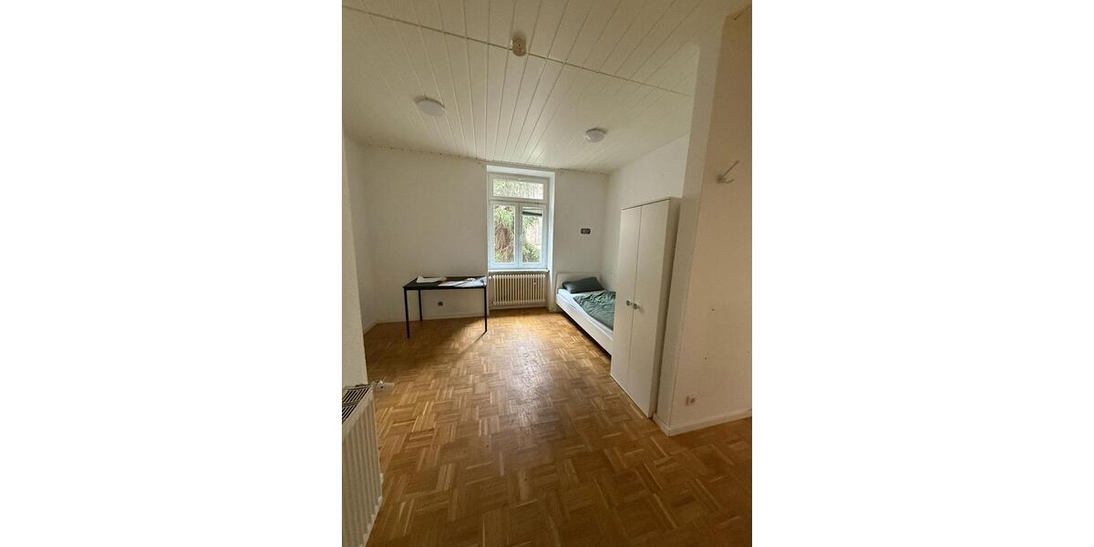 Etagenwohnung Frankfurt am Main Bornheim - 4 Zimmer, 100 m&sup2;, 750&euro; | Angebot:25934783