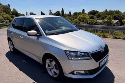 Skoda Fabia 74.300 km 8.990 &euro; Offenbach 63075
