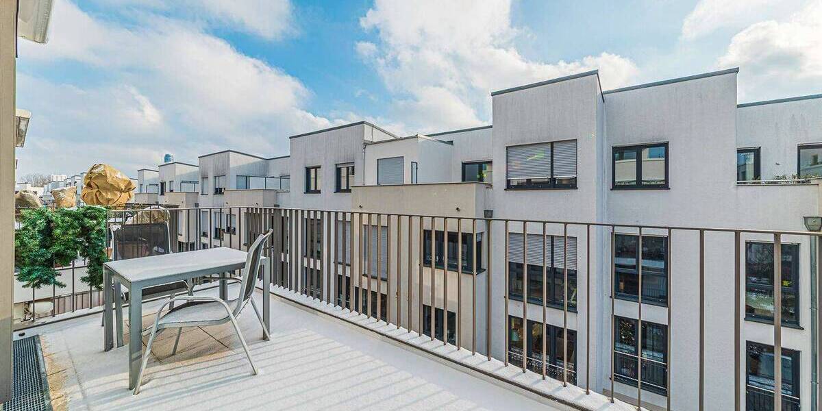 Etagenwohnung Frankfurt am Main Sachsenhausen - 3 Zimmer, 92 m&sup2;, 2.990&euro; | Angebot:26819685