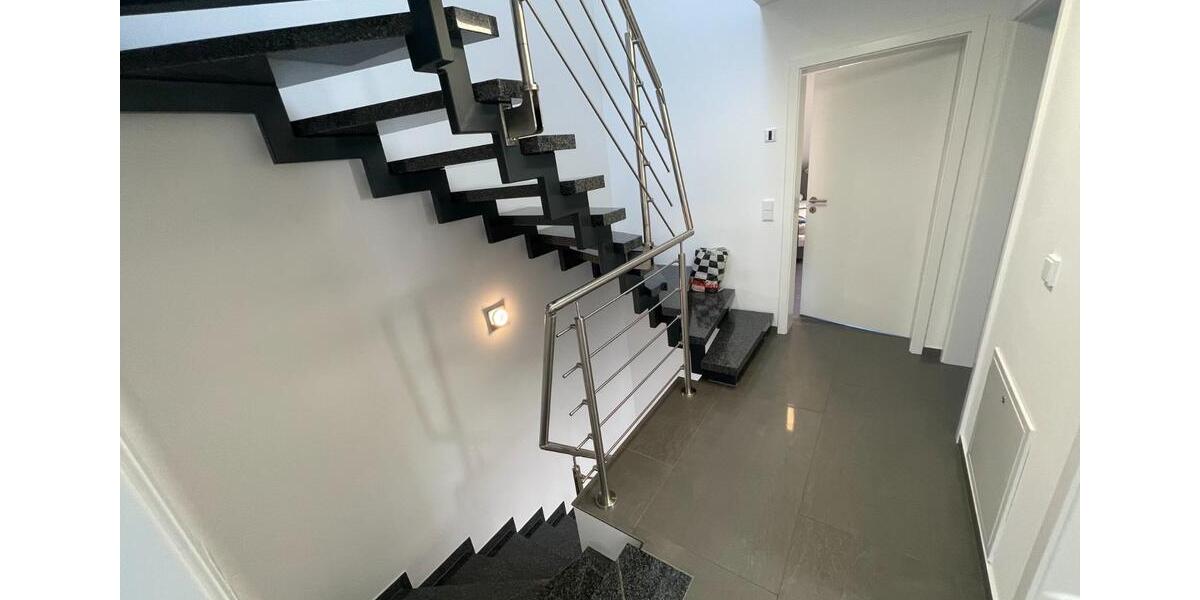 Doppelhaushälfte Hanau Lamboy - 6 Zimmer, 160 m&sup2;, 2.200&euro; | Angebot:25750507