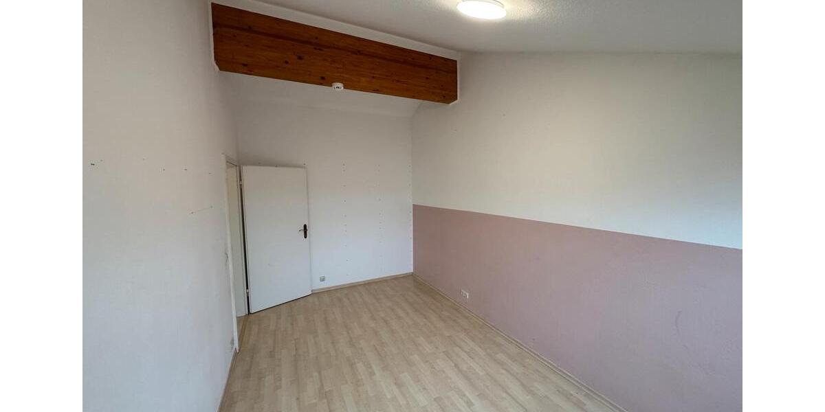 Dachgeschoßwohnung Glauburg - 3 Zimmer, 85 m&sup2;, 950&euro; | Angebot:25792448