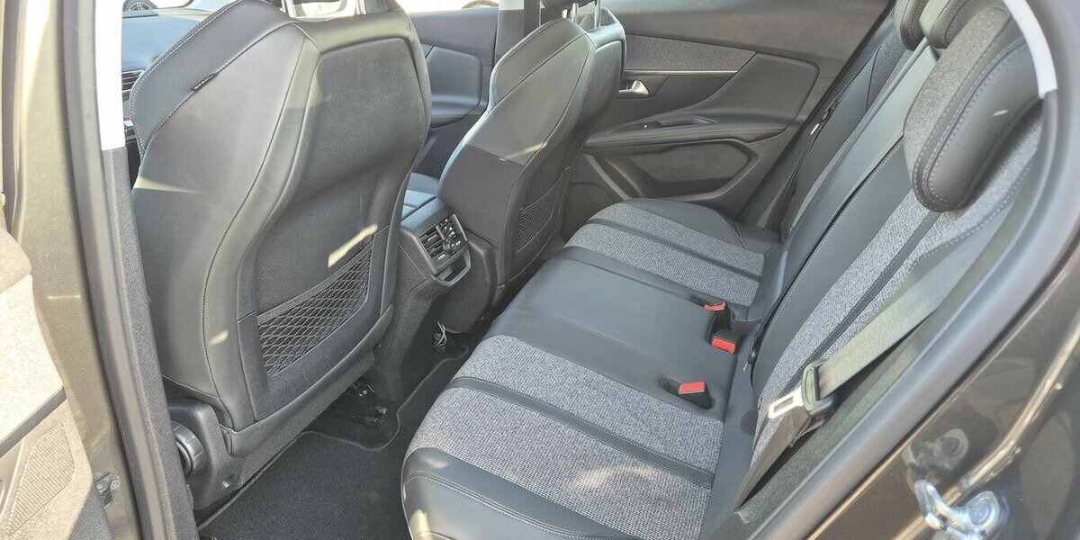 Peugeot 3008 1,2l Allure Navi, Rückfahrkamera, Parktronic 62.852 km 14.990 &euro; Rodgau 63110