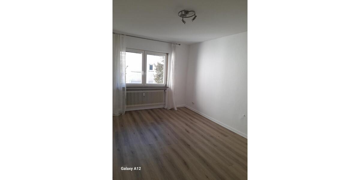 Etagenwohnung Friedberg (Hessen) - 4 Zimmer, 90 m&sup2;, 990&euro; | Angebot:25268387