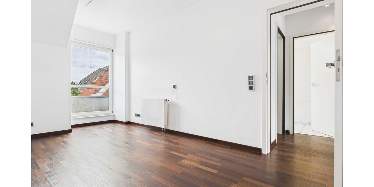 Exklusives Maisonette-Penthouse mit EBK, Whirlpool, Sauna & 2 TG-Stellplätzen - provisionsfrei - Maisonettenwohnung Karben / Petterweil Petterweil | Angebot:24951224