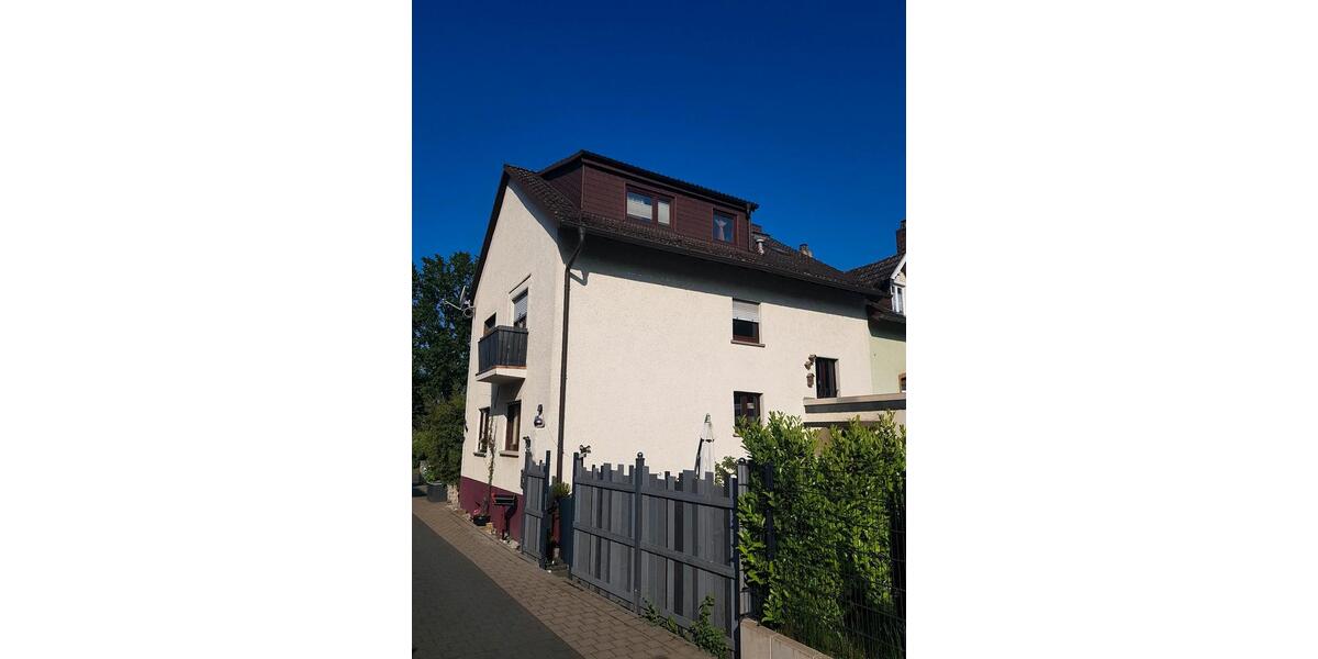 Dachgeschoßwohnung Bad Homburg vor der Höhe Gonzenheim - 2 Zimmer, 52 m&sup2;, 1.250&euro; | Angebot:25885795