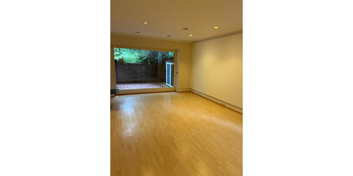 Etagenwohnung Kronberg im Taunus - 2 Zimmer, 83 m&sup2;, 1.100&euro; | Angebot:21154914