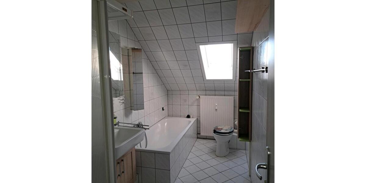 Dachgeschoßwohnung Gründau - 3 Zimmer, 94 m&sup2;, 1.200&euro; | Angebot:25812597