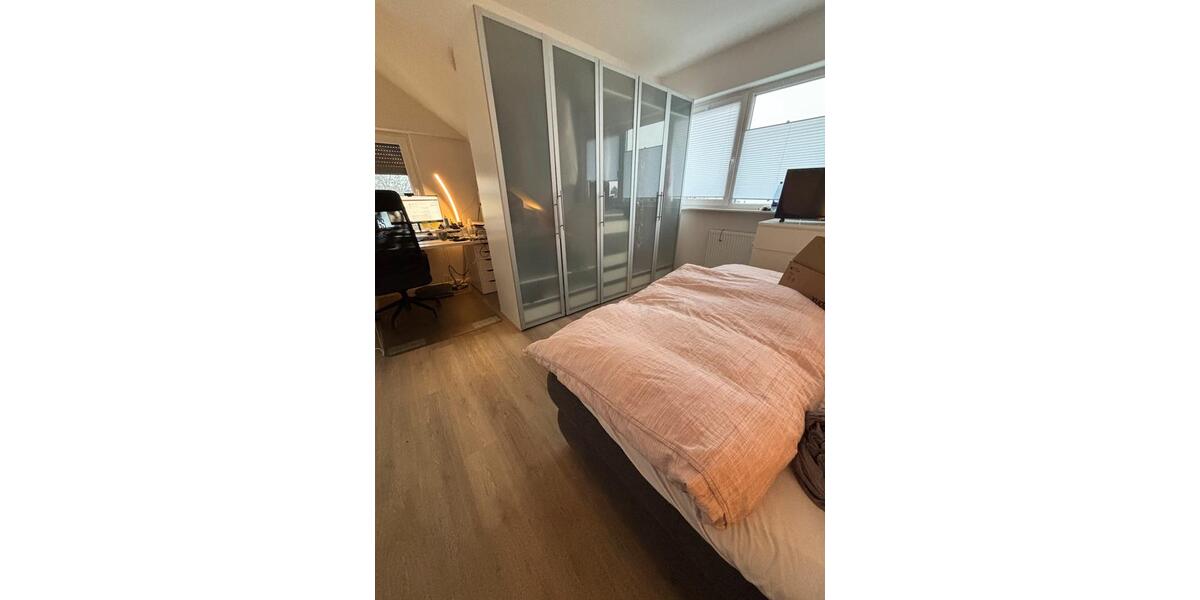 Dachgeschoßwohnung Oberursel (Taunus) - 2.5 Zimmer, 70 m&sup2;, 1.500&euro; | Angebot:25718520