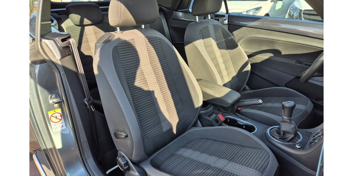 VW Beetle Sport Fender Soundsystem, Bi-Xenon, Navigat 68.122 km 16.890 &euro; Rodgau 63110