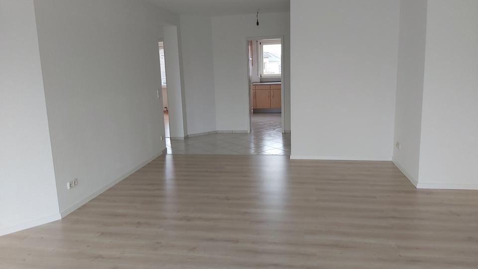 Etagenwohnung Bruchköbel - 3 Zimmer, 92 m&sup2;, 1.030&euro; | Angebot:25830877