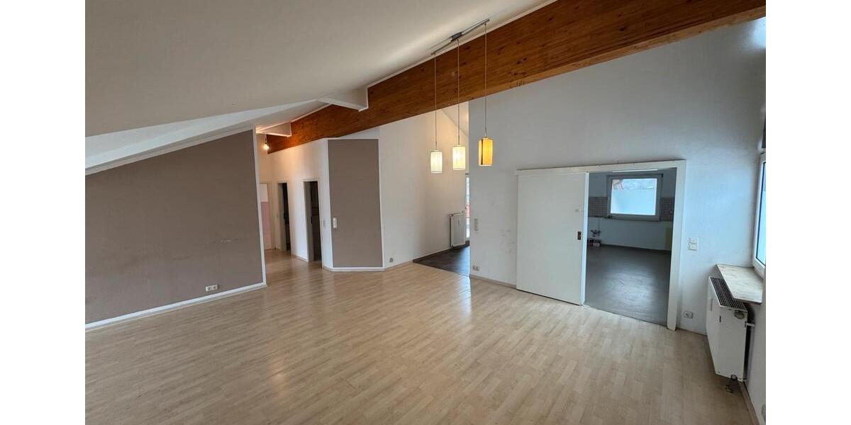 Dachgeschoßwohnung Glauburg - 3 Zimmer, 85 m&sup2;, 950&euro; | Angebot:25792448