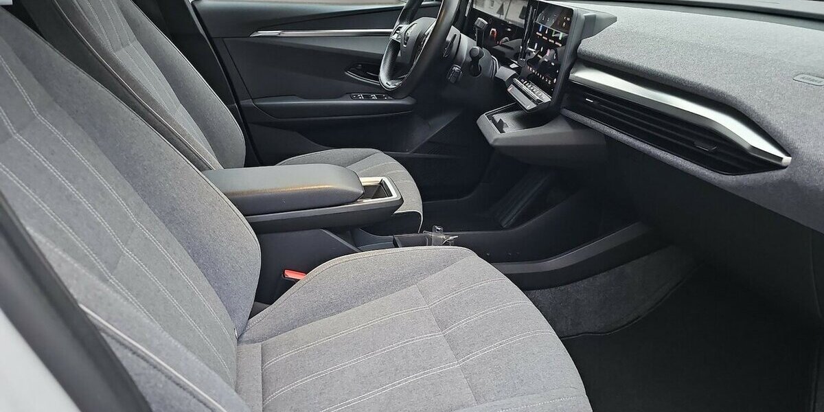 Renault Megane E-Tech Electric Equilibr+ 16300 .- Netto 21.313 km 19.397 &euro; Schwalbach/Taunus 65824