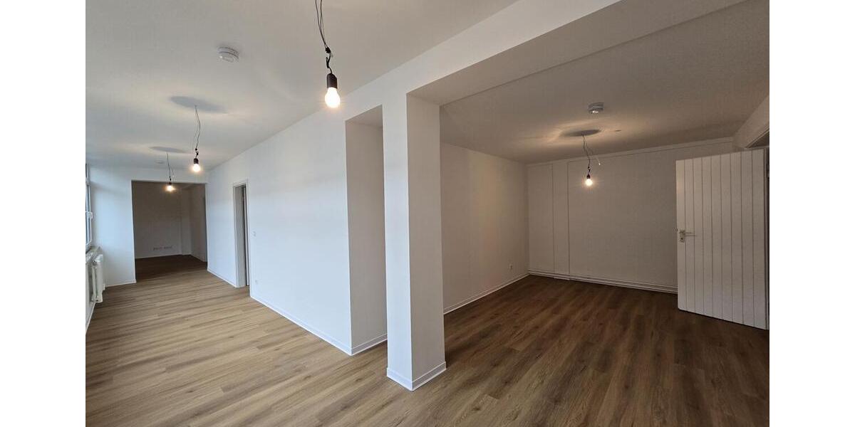 Einfamilienhaus Offenbach am Main - 5 Zimmer, 200 m&sup2;, 2.300&euro; | Angebot:25807440