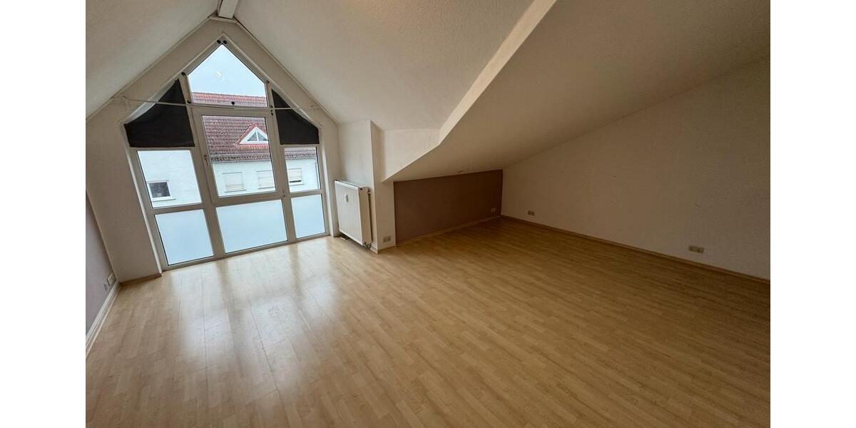 Dachgeschoßwohnung Glauburg - 3 Zimmer, 85 m&sup2;, 950&euro; | Angebot:25792448