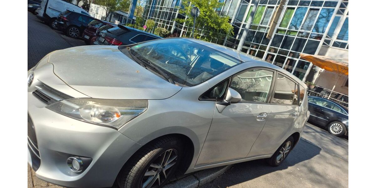 Toyota Verso 217.000 km 8.499 &euro; Frankfurt 60439