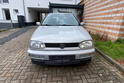 VW Golf 238.000 km 2.700 &euro; Frankfurt am main 60488