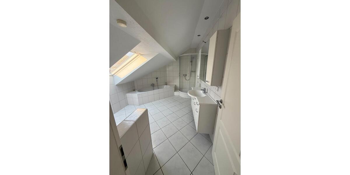 Dachgeschoßwohnung Babenhausen - 4 Zimmer, 100 m&sup2;, 1.500&euro; | Angebot:27620653