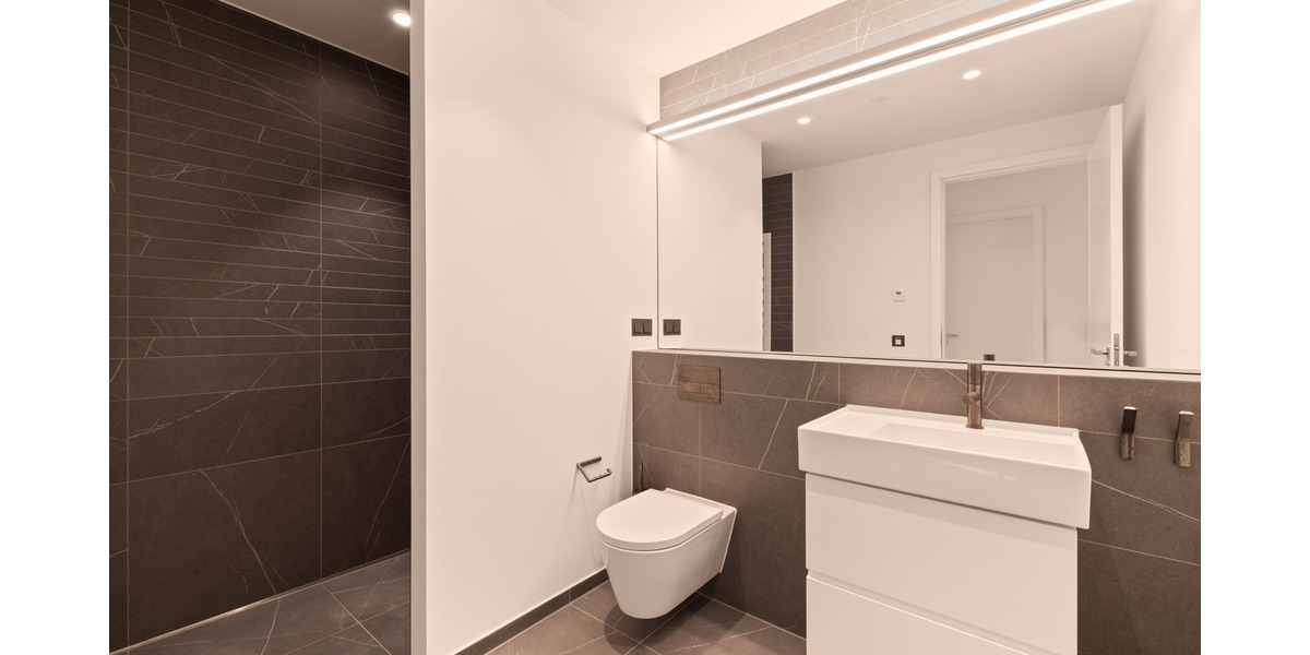 Etagenwohnung Frankfurt am Main Ostend - 3 Zimmer, 121 m&sup2;, 4.000&euro; | Angebot:25690816