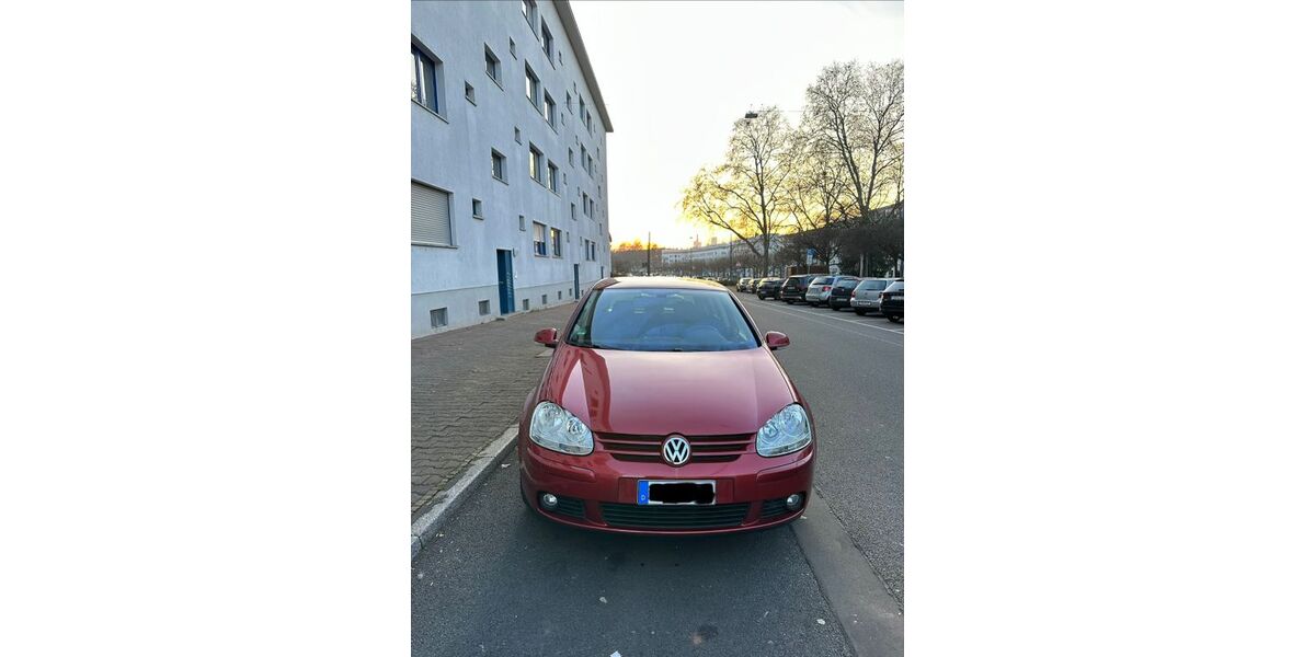 VW Golf 88.000 km 5.200 &euro; Frankfurt am Main 60385