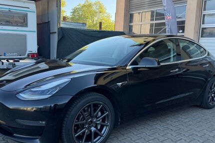 Tesla Model 3 299.000 km 15.990 &euro; Frankfurt am Main 65933