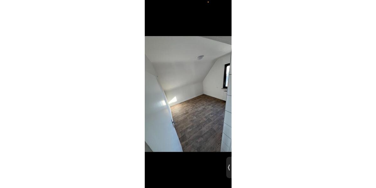 Dachgeschoßwohnung Obertshausen - 4 Zimmer, 90 m&sup2;, 1.400&euro; | Angebot:26367343