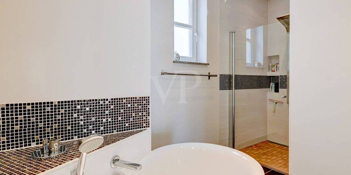 Mehrfamilienhaus, Wohnhaus Kronberg im Taunus Kronberg - 5 Zimmer, 180 m&sup2;, 2.400&euro; | Angebot:25939639