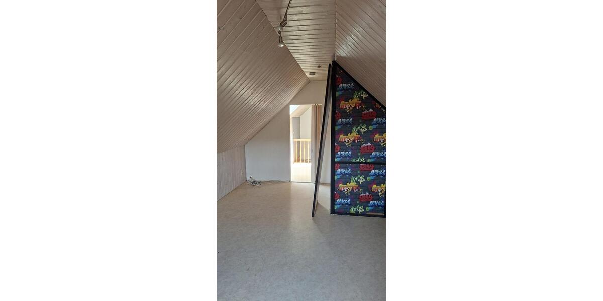 Dachgeschoßwohnung Glauburg - 6 Zimmer, 173 m&sup2;, 275.000&euro; | Angebot:26607916
