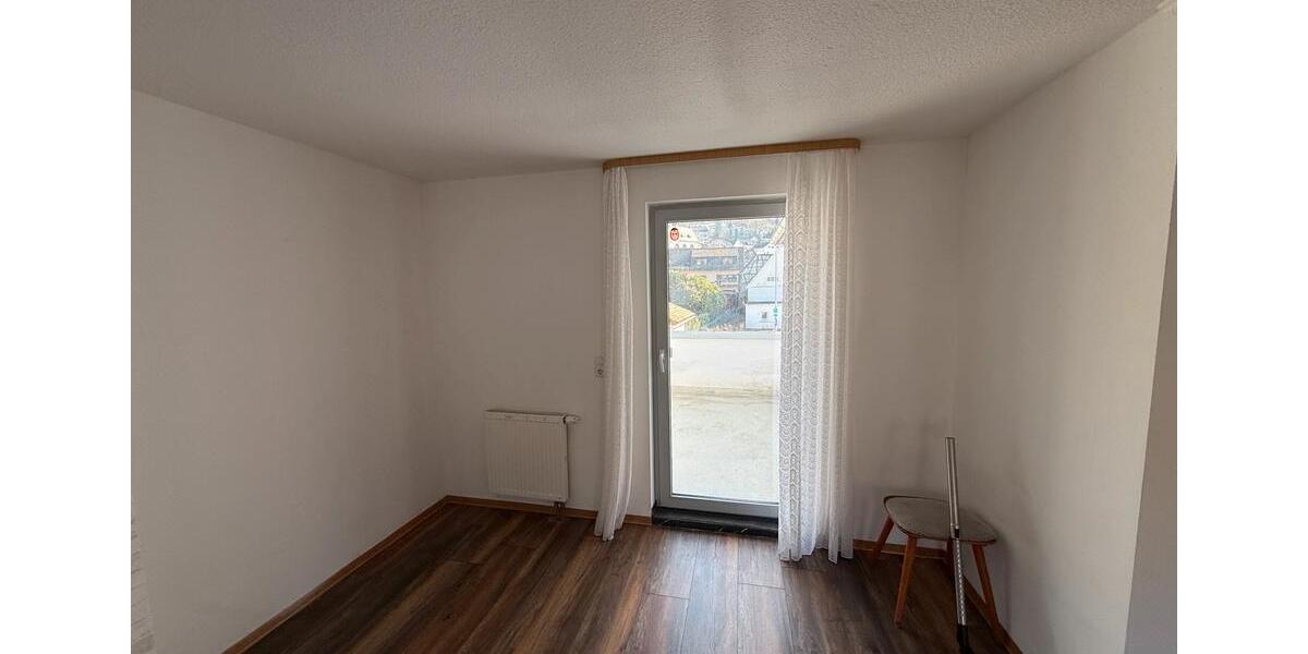 Etagenwohnung Bad Homburg vor der Höhe Gonzenheim - 2 Zimmer, 80 m&sup2;, 1.200&euro; | Angebot:25295602