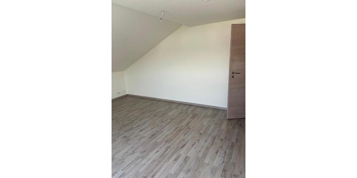 Dachgeschoßwohnung Ortenberg - 3 Zimmer, 97 m&sup2;, 790&euro; | Angebot:26420253