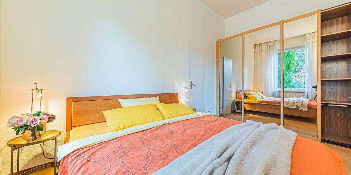 Etagenwohnung Frankfurt am Main Niederursel - 3 Zimmer, 120 m&sup2;, 2.100&euro; | Angebot:25768511