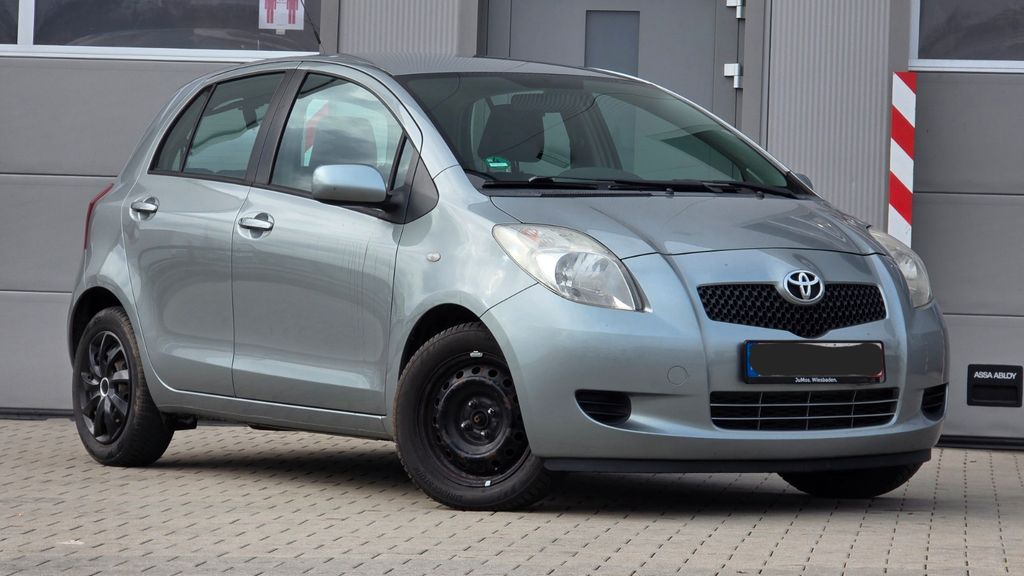 Toyota Yaris 175.800 km 3.980 &euro; Friedrichsdorf (10 Min. nördlich von Frankfurt/M) 61381