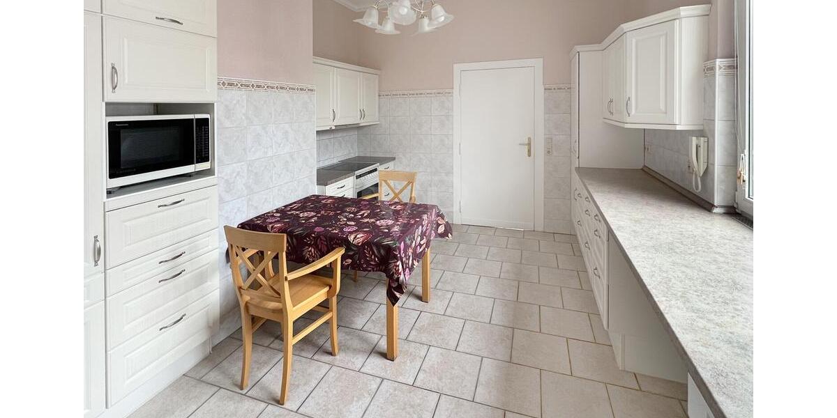 Maisonettenwohnung Kelsterbach - 8 Zimmer, 215 m&sup2;, 2.600&euro; | Angebot:25236970