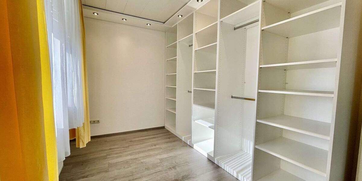 Einfamilienhaus Bad Homburg Ober-Erlenbach - 1 Zimmer, 322 m&sup2;, 3.400&euro; | Angebot:25691126