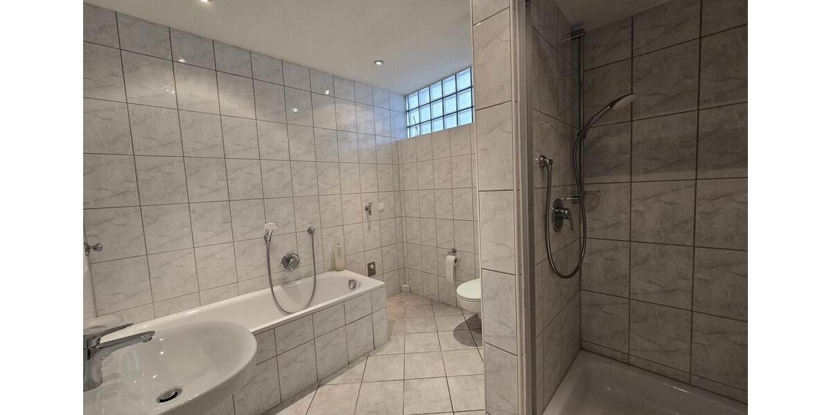 Einfamilienhaus Offenbach am Main - 5 Zimmer, 200 m&sup2;, 2.300&euro; | Angebot:25807440