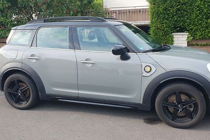 Mini Countryman SE (Cooper) 69.000 km 20.900 &euro; Frankfurt am Main 60316