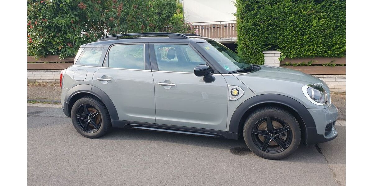Mini Countryman SE (Cooper) 69.000 km 20.900 &euro; Frankfurt am Main 60316