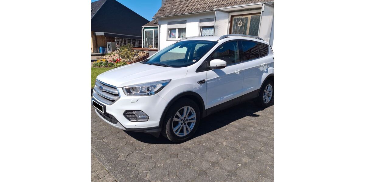 Ford Kuga 90.000 km 12.900 &euro; Frankfurt 60528