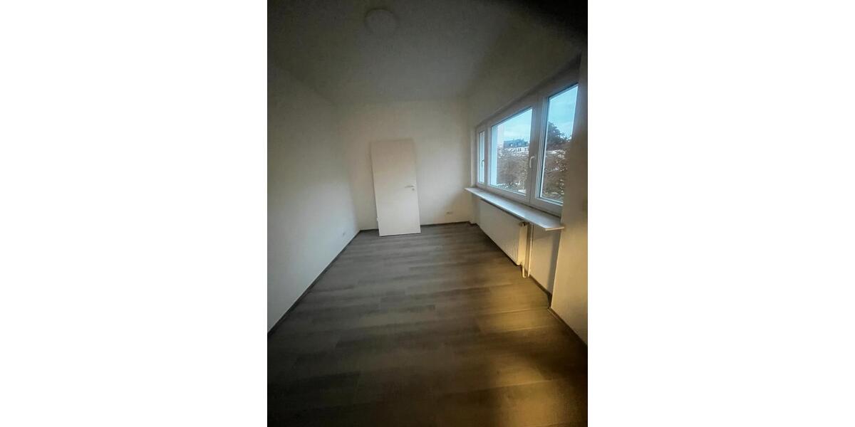 Etagenwohnung Friedberg (Hessen) - 11 Zimmer, 200 m&sup2;, 600&euro; | Angebot:27621287