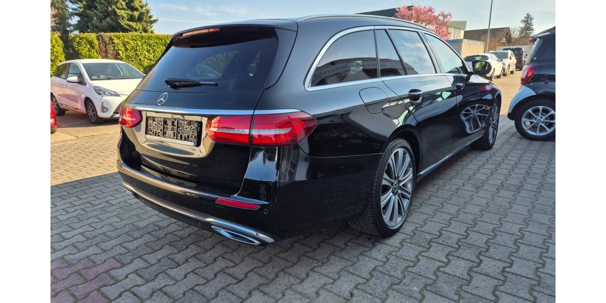 Mercedes-Benz E 400 d T 4M Standheizung, Rückfahrkamera, AHK, Co 200.000 km 19.890 &euro; Rodgau 63110