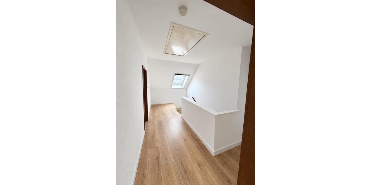 Einfamilienhaus Limeshain - 5 Zimmer, 168 m&sup2;, 2.100&euro; | Angebot:27672657