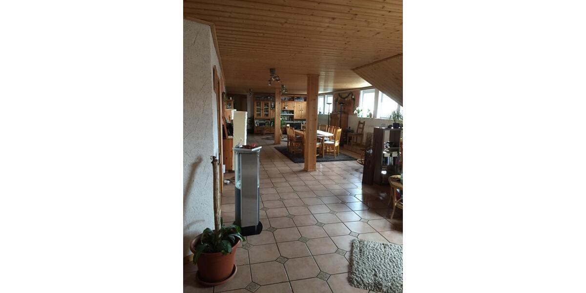 Dachgeschoßwohnung Ranstadt - 6 Zimmer, 210 m&sup2;, 250.000&euro; | Angebot:25871007