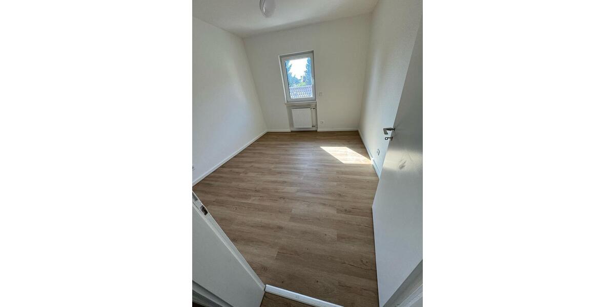 Etagenwohnung Bruchköbel - 3 Zimmer, 120 m&sup2;, 1.250&euro; | Angebot:27585300