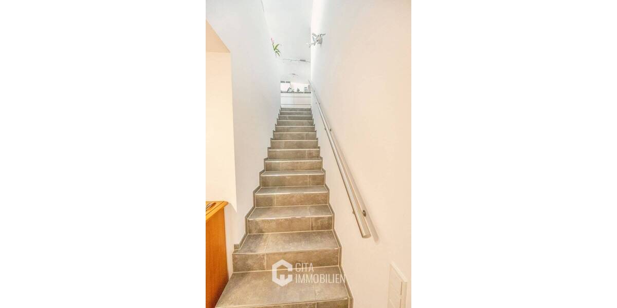 Mehrfamilienhaus, Wohnhaus Frankfurt am Main Nieder-Eschbach - 7 Zimmer, 270 m&sup2;, 1.790.000&euro; | Angebot:25690357