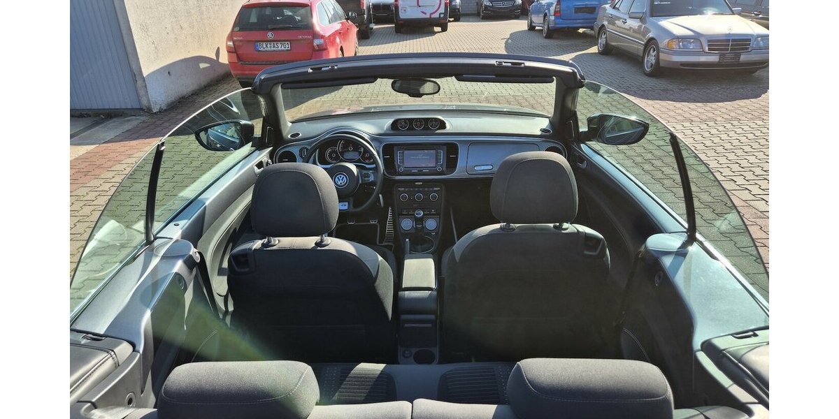 VW Beetle Sport Fender Soundsystem, Bi-Xenon, Navigat 68.122 km 16.890 &euro; Rodgau 63110