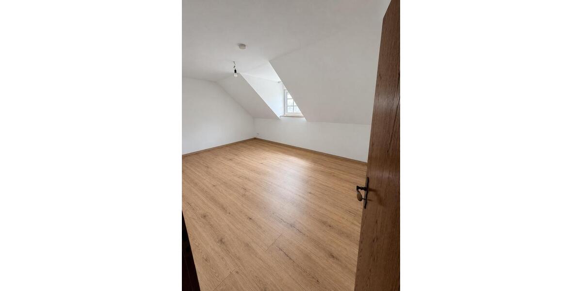 Einfamilienhaus Limeshain - 5 Zimmer, 168 m&sup2;, 2.100&euro; | Angebot:27672657