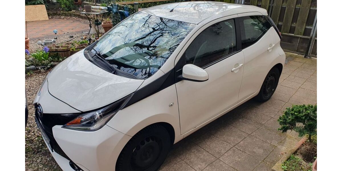 Toyota Aygo (X) 50.000 km 8.900 &euro; Heusenstamm 63150
