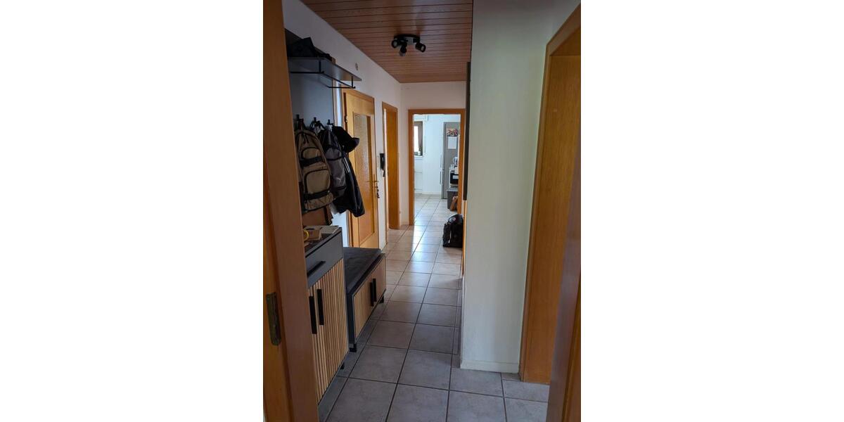 Erdgeschoßwohnung Bad Vilbel - 3 Zimmer, 94 m&sup2;, 1.300&euro; | Angebot:25900521