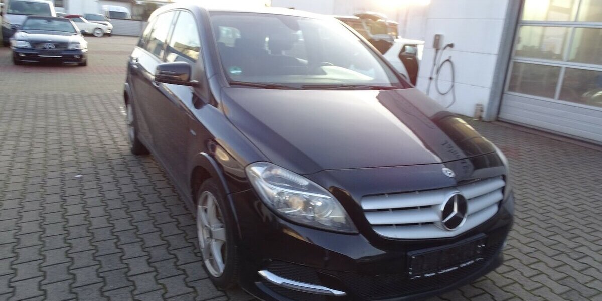 Mercedes-Benz B 200 c NGD / Benzin 253.675 km 5.690 &euro; Rodgau 63110